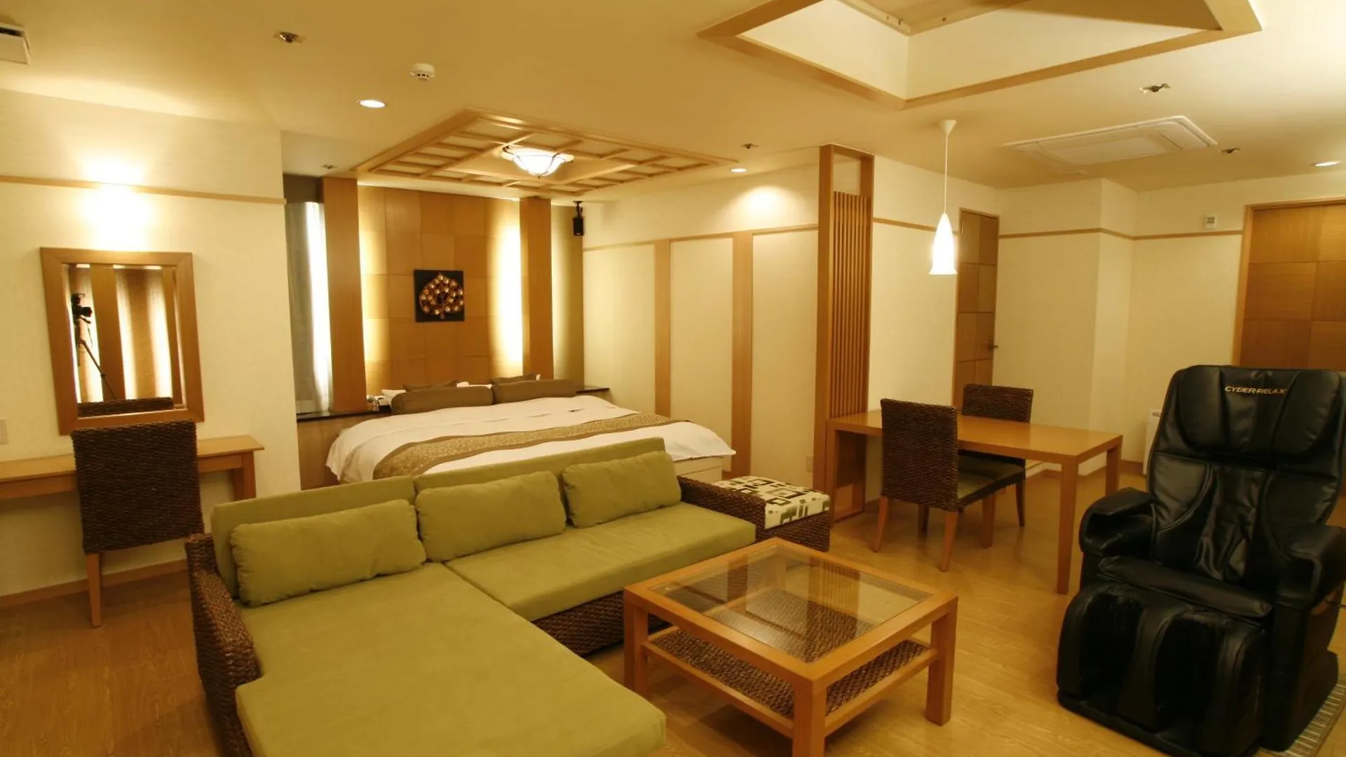 ホテル　アンド　スパ　ロータス（大人専用） 京都市 3*,